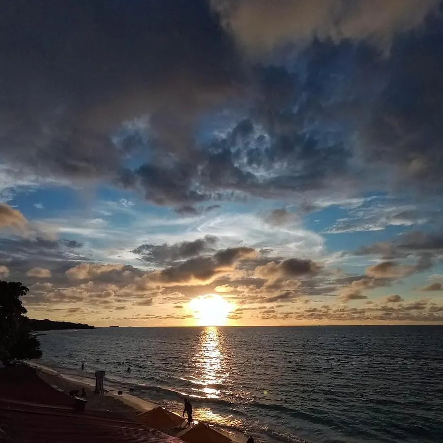 A Orilla Del Mar En Baru Hostel Cartagena Colombia